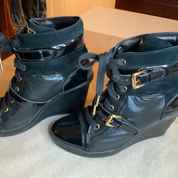 Baskets compensées Michael Kors noires et dorées / bottines à lacets / bottines - Picture 7 of 9